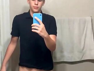 MASTERBATION: 18 YR OLD TWINK SHOWING OFF HOW HUNG HE IS