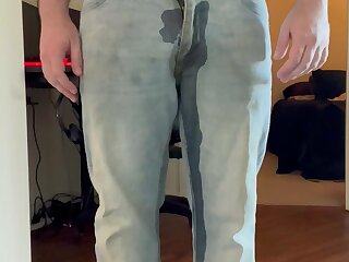 Pissing my pants after work - ThisVid.com