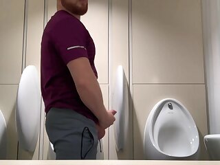 Ginger guy jerking off at the urinals - ThisVid.com