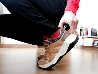 Sneakers, Socks and Barefoot - ThisVid.com