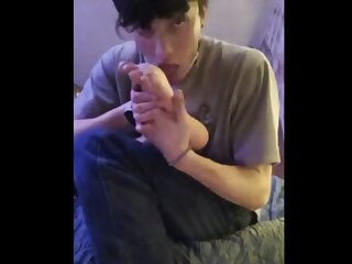 Dreamy lad feet - ThisVid.com