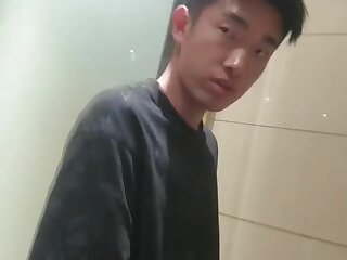 A male student is pissing in the toilet 5.