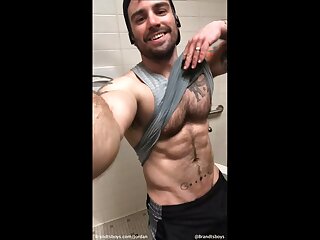 Jordan works out at gym and jerks off over his gym clothes – JordanxBrandt