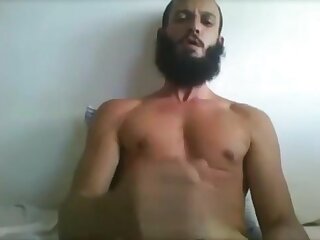 Beared fellow jacking his dick - ThisVid.com