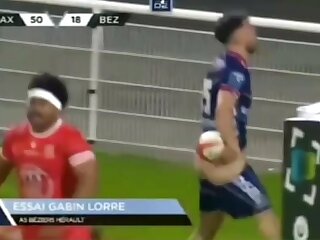 Rugby player pantsed fully - ThisVid.com