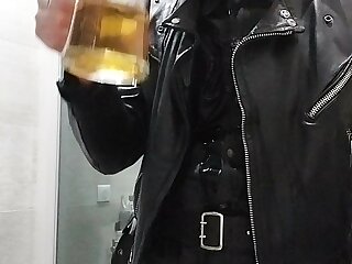 Leather piss - video 23 - ThisVid.com