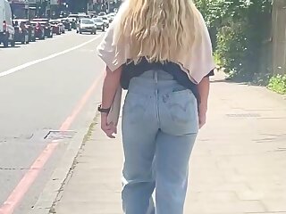 Blonde teen in tight jeans - ThisVid.com