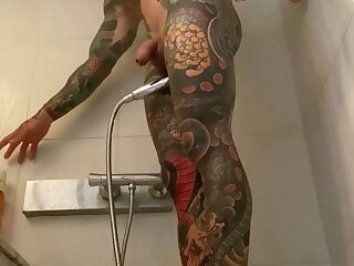 Straight pornstar in the shower - video 2 - ThisVid.com