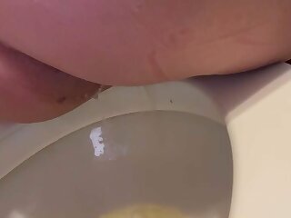 First time pissing on camera gets messy - ThisVid.com