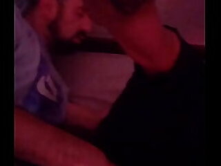 Cogida de buenos d&iacute;as con macho peludo&period;