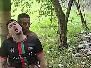 Me perdi no mato e levei rola de dois gostosos &lpar;COMPLETO NO RED&rpar;