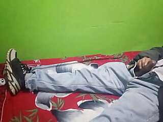 me hago la paja en alojamiento luego saco mi leche