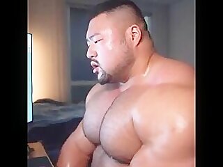 🔥Bodybuilder bro was making cum protein shake💦 beefymuscle.com
