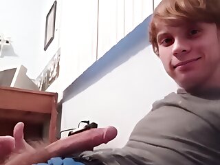 Cute wanker pulls on his huge hard boner...