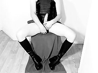 Fingering my ass until I cum &excl;