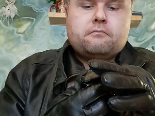 Jerk off for the first time with leather gloves