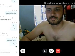 Mae de Costa Rica enseña su pinga por webcam