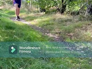 Kurze Selbstbefriedigung im Wald
