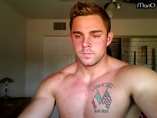 MUSCLE HUNK !