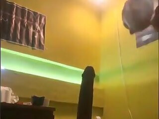 Web camer en branle avec énorme gode et belle éjac