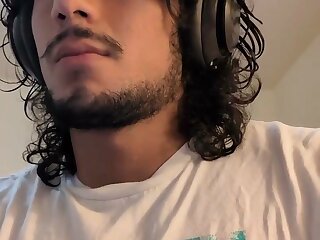 Long haired hanbdsome guy cumming