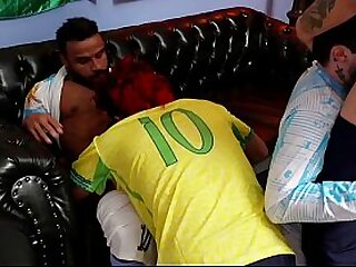 4 amigos foram ver jogo da copa do mundo e virou putaria &lpar;COMPLETO NO RED&rpar;