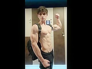 FLEX MUSCLES POST WORKOUT